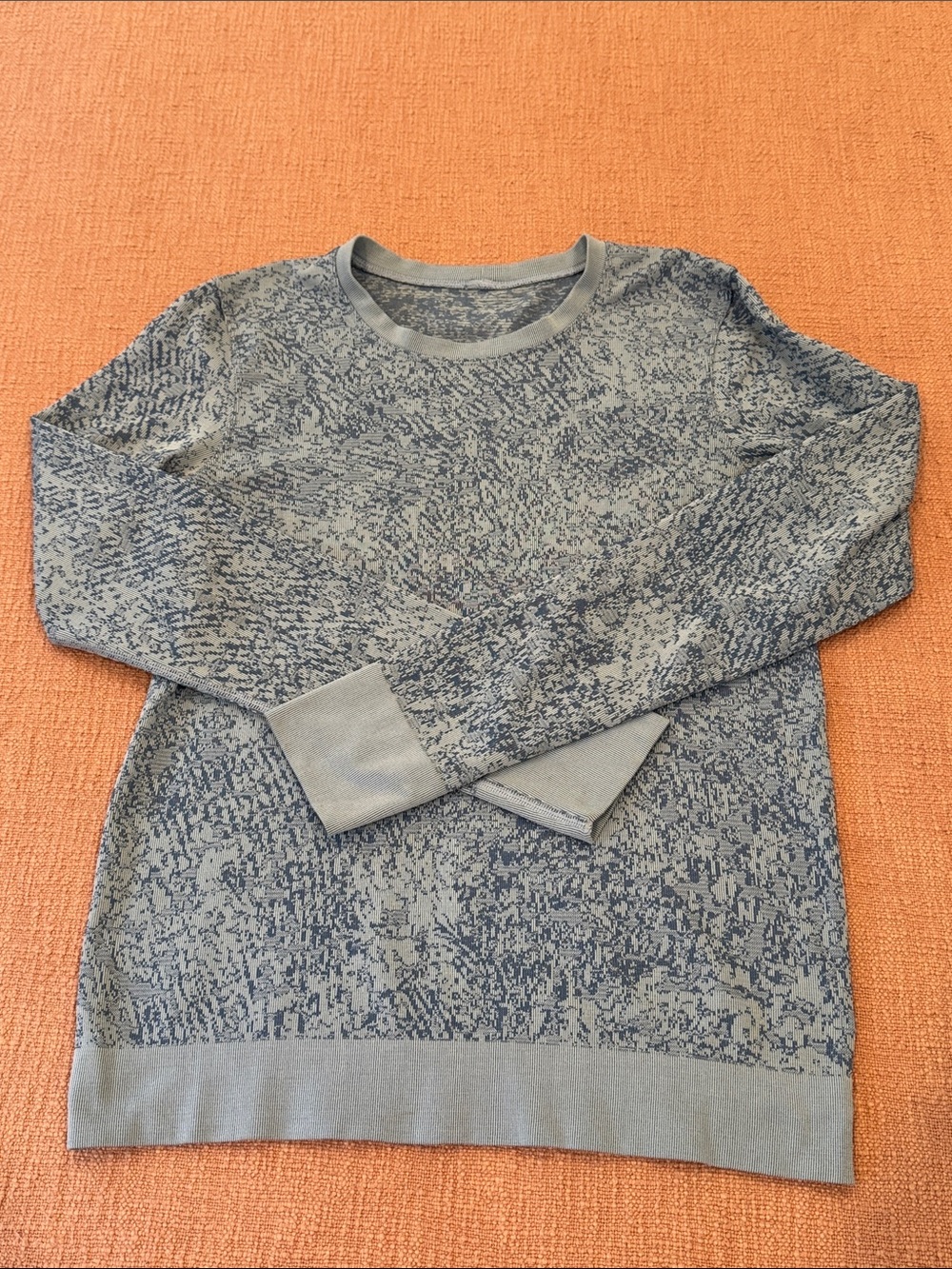 lululemon athletica Heathered Light Blue Long Sleeve Crew neck running shirt